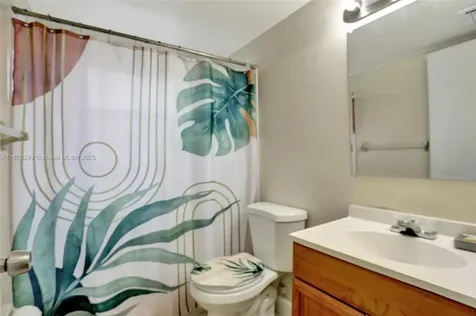 826 Twin Lakes Drive Coral Springs FL 33071
