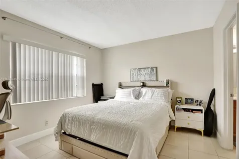 826 Twin Lakes Drive Coral Springs FL 33071