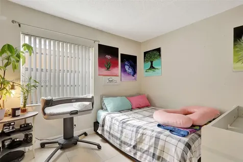 826 Twin Lakes Drive Coral Springs FL 33071