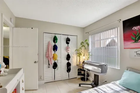 826 Twin Lakes Drive Coral Springs FL 33071