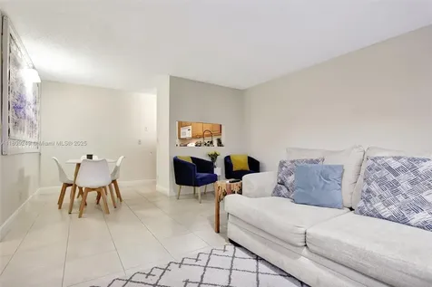 826 Twin Lakes Drive Coral Springs FL 33071