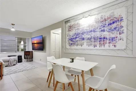 826 Twin Lakes Drive Coral Springs FL 33071