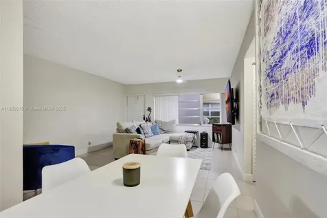 826 Twin Lakes Drive Coral Springs FL 33071
