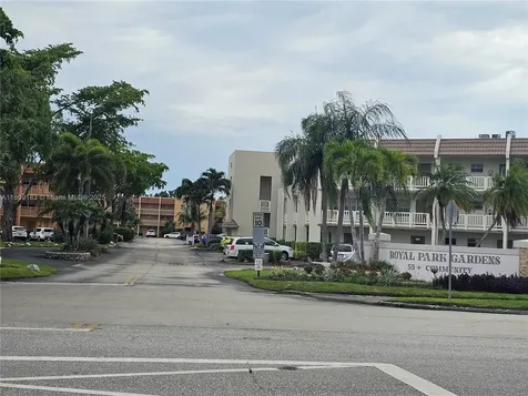 6850 R O Y A L Palm Bl Margate FL 33063