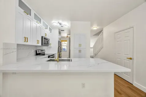 2928 SE 2nd Street Homestead FL 33033