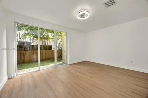 2928 SE 2nd Street Homestead FL 33033