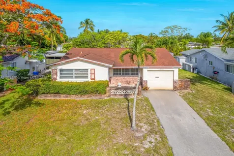 2000 N 52nd Avenue Hollywood FL 33021