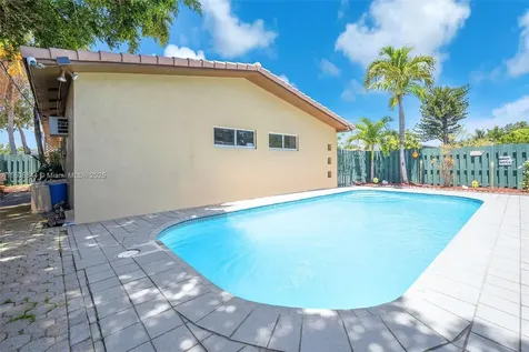 1520 N 25th Avenue Hollywood FL 33020
