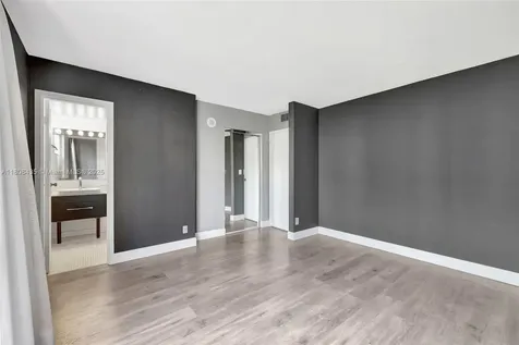 16919 N Bay Road Sunny Isles Beach FL 33160
