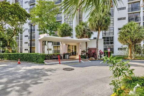 16919 N Bay Road Sunny Isles Beach FL 33160