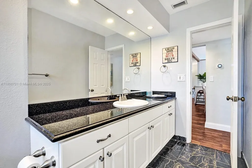 1245 Wiley Street Hollywood FL 33019