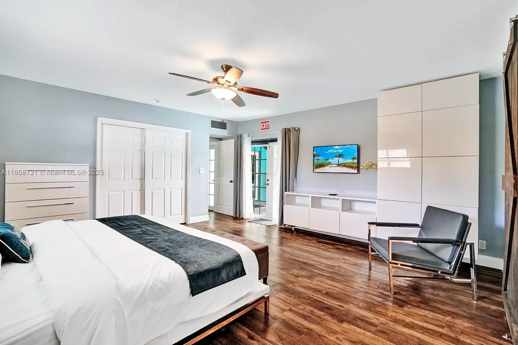 1245 Wiley Street Hollywood FL 33019