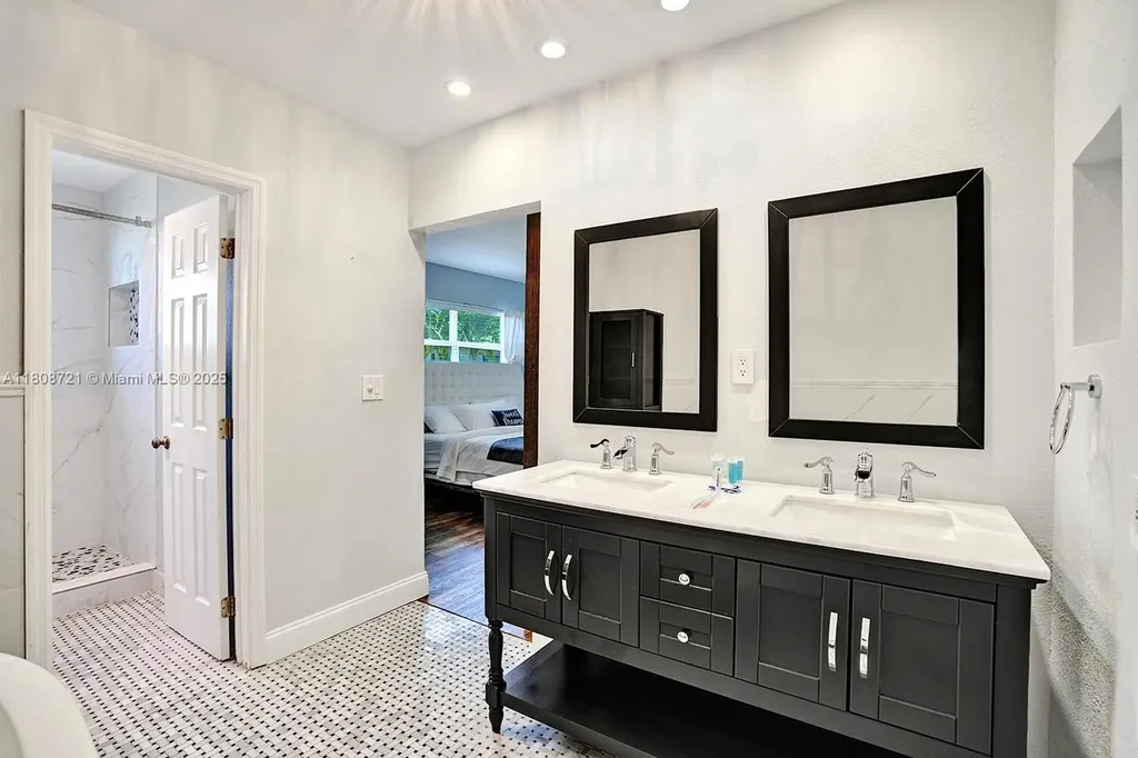 1245 Wiley Street Hollywood FL 33019