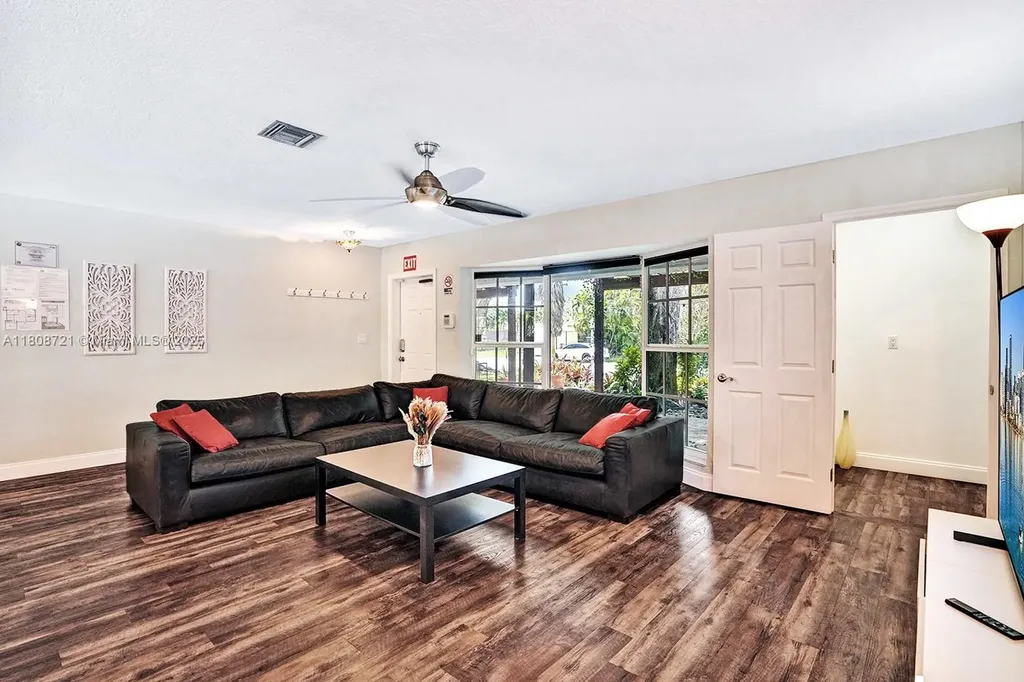 1245 Wiley Street Hollywood FL 33019