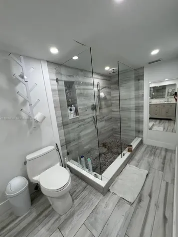 6423 Collins Avenue Miami Beach FL 33141