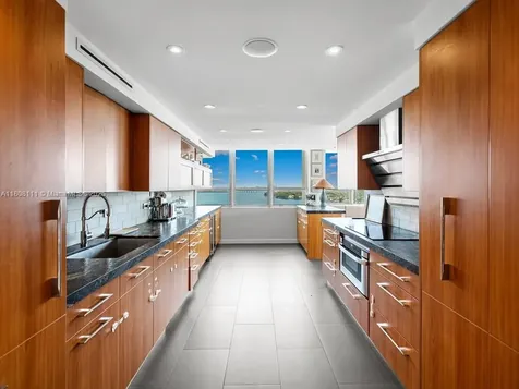 11 Island Avenue Miami Beach FL 33139