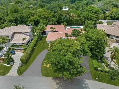 8118 Los Pinos Boulevard Coral Gables FL 33143