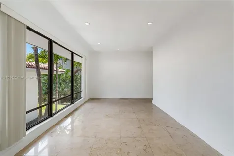 8118 Los Pinos Boulevard Coral Gables FL 33143
