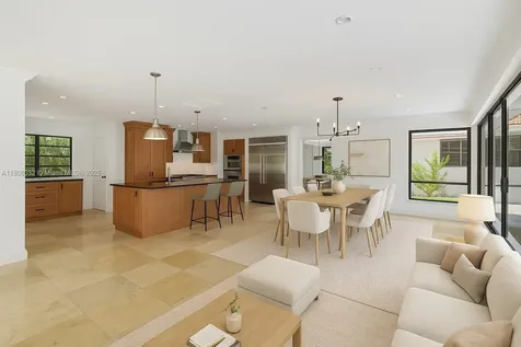 8118 Los Pinos Boulevard Coral Gables FL 33143
