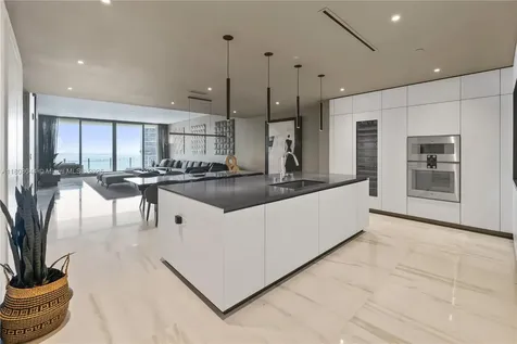 300 Biscayne Blvd Way Miami FL 33131