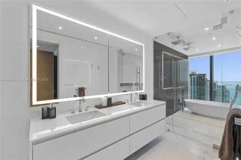300 Biscayne Blvd Way Miami FL 33131