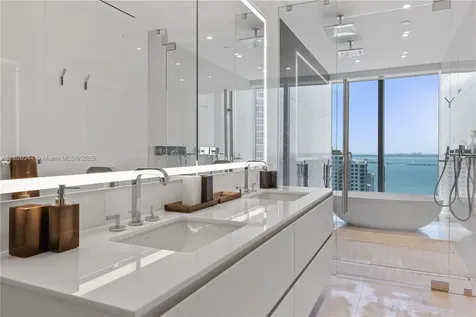 300 Biscayne Blvd Way Miami FL 33131