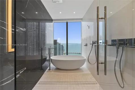 300 Biscayne Blvd Way Miami FL 33131
