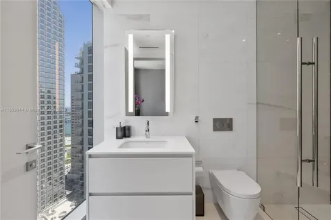 300 Biscayne Blvd Way Miami FL 33131