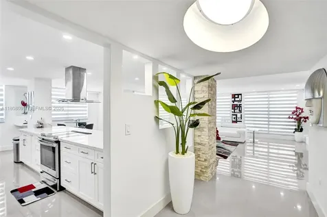 2751 S Ocean Drive Hollywood FL 33019