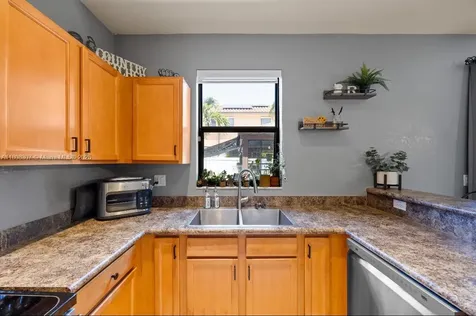 3427 W 89th Terrace Hialeah FL 33018
