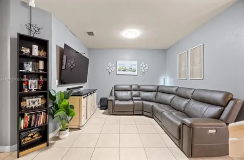 3427 W 89th Terrace Hialeah FL 33018