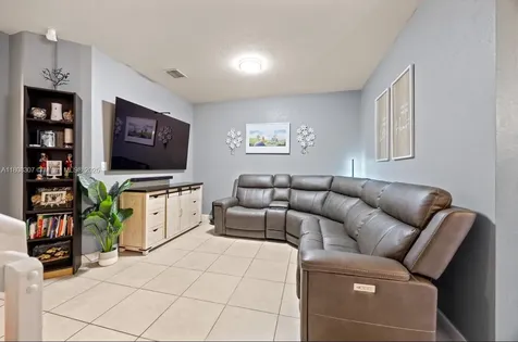 3427 W 89th Terrace Hialeah FL 33018