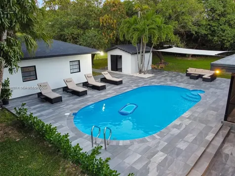 7335 SW 104th Street Pinecrest FL 33156