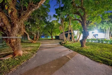 7335 SW 104th Street Pinecrest FL 33156