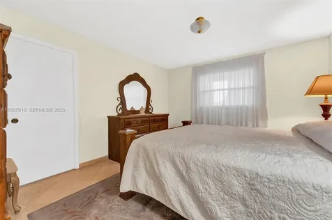 4270 NW 40th Street Lauderdale Lakes FL 33319