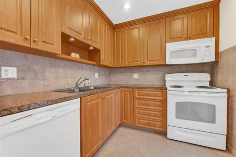 4270 NW 40th Street Lauderdale Lakes FL 33319