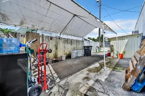 5509 & 5501 Broadway West Palm Beach FL 33407