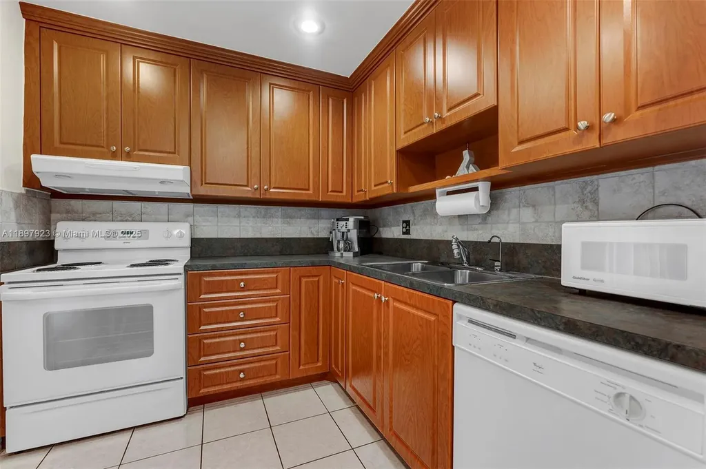 4270 NW 40th Street Lauderdale Lakes FL 33319
