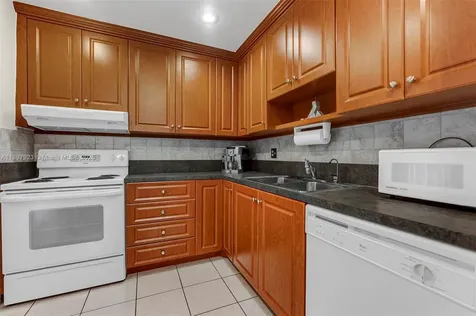 4270 NW 40th Street Lauderdale Lakes FL 33319