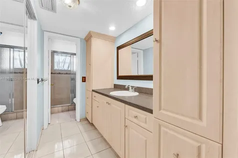 4270 NW 40th Street Lauderdale Lakes FL 33319