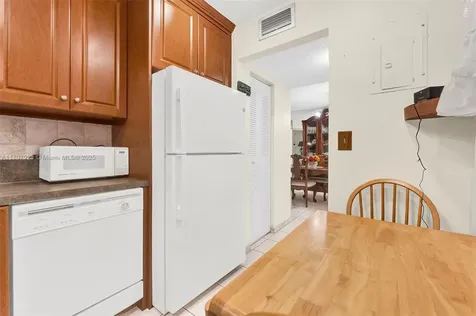 4270 NW 40th Street Lauderdale Lakes FL 33319