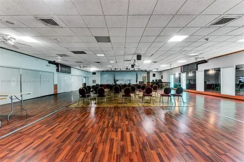 4270 NW 40th Street Lauderdale Lakes FL 33319