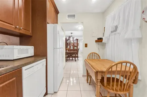 4270 NW 40th Street Lauderdale Lakes FL 33319