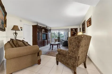 4270 NW 40th Street Lauderdale Lakes FL 33319