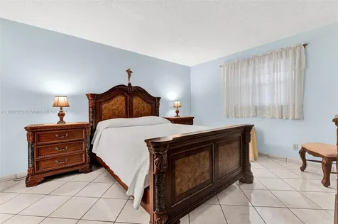 4270 NW 40th Street Lauderdale Lakes FL 33319