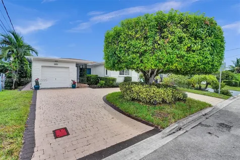 8851 Byron Avenue Surfside FL 33154