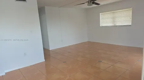 5249 NW 7th Street Miami FL 33126