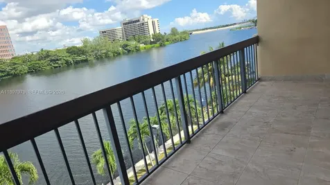 5249 NW 7th Street Miami FL 33126