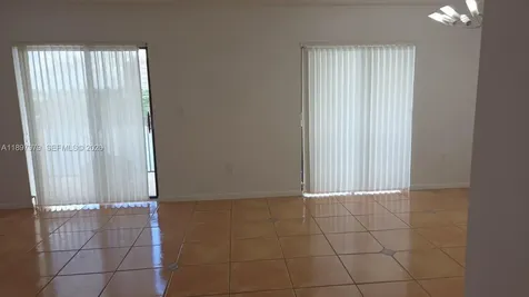 5249 NW 7th Street Miami FL 33126