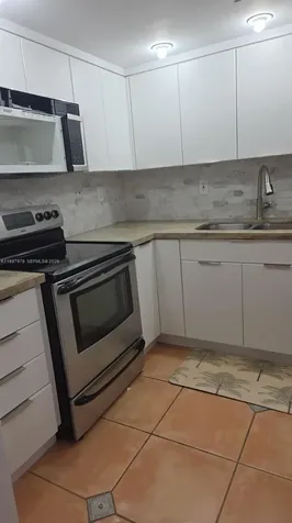 5249 NW 7th Street Miami FL 33126